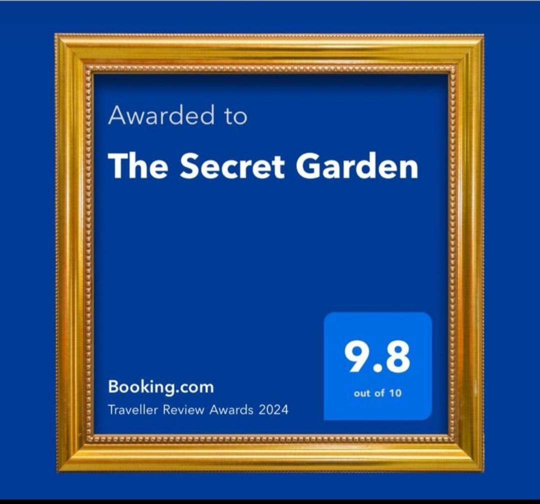 The Secret Garden Lägenhet Salerno Exteriör bild
